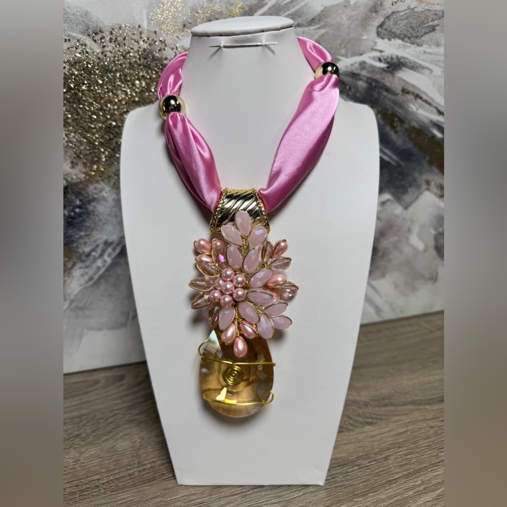 Elegant Pink and Gold Floral Necklace